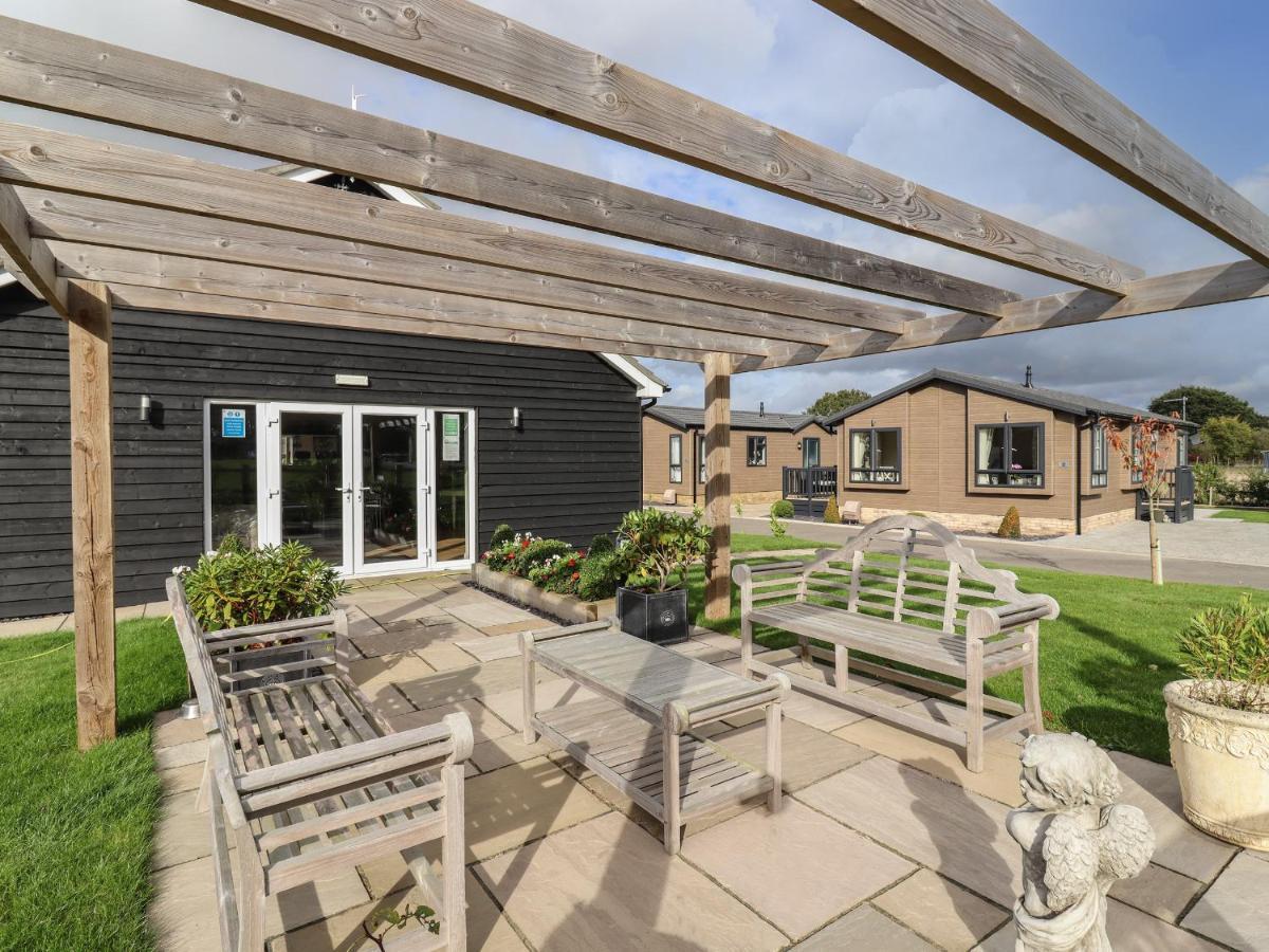 12 Bucklesham Park Villa Ipswich Exterior photo